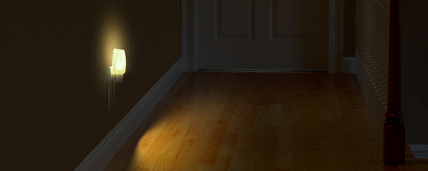 Emotionlite 4-Pack Plug-In Night Light with Dusk to Dawn — package contents