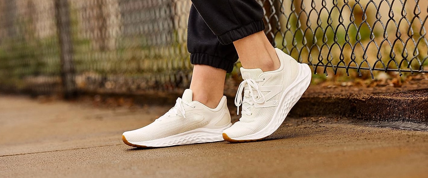 New Balance Women's Fresh Foam Arishi V4 Running Shoe — package contents