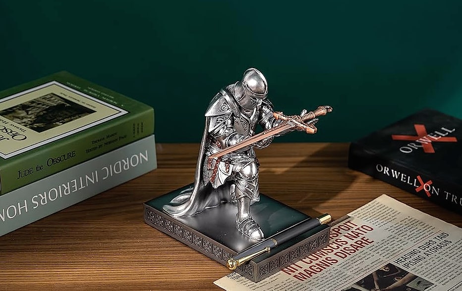 HDMbigmi King's Guard Knight Pen Holder Phone Stand Statue — size comparison