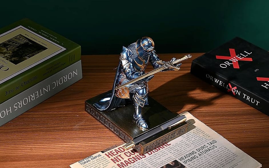 HDMbigmi King's Guard Knight Pen Holder Phone Stand Statue — assembled view