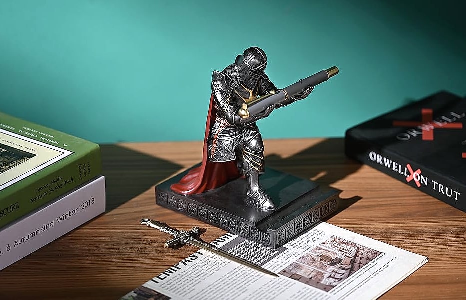 HDMbigmi King's Guard Knight Pen Holder Phone Stand Statue — side view