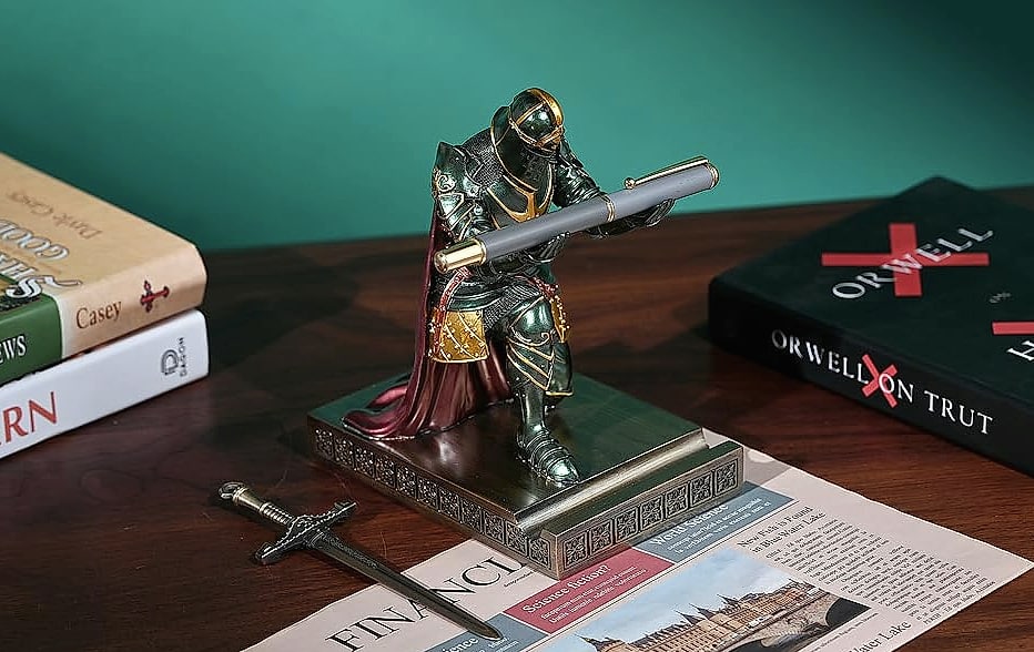 HDMbigmi King's Guard Knight Pen Holder Phone Stand Statue — build progress