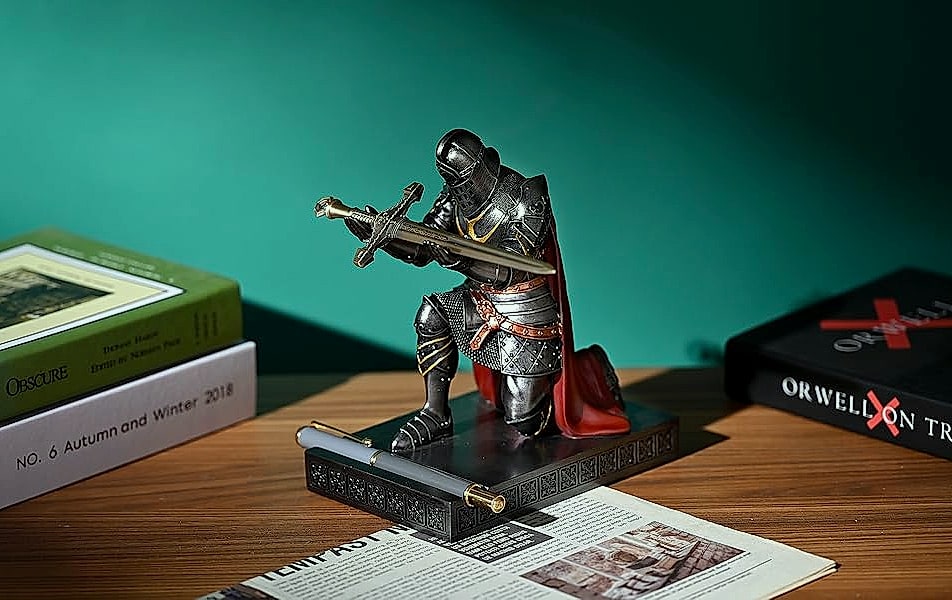 HDMbigmi King's Guard Knight Pen Holder Phone Stand Statue — feature highlights