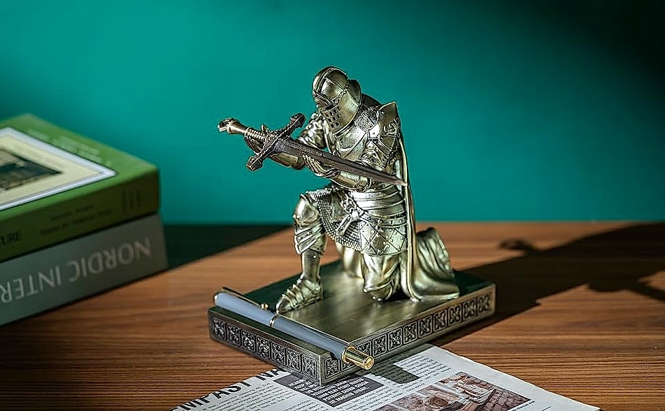 HDMbigmi King's Guard Knight Pen Holder Phone Stand Statue — close-up details