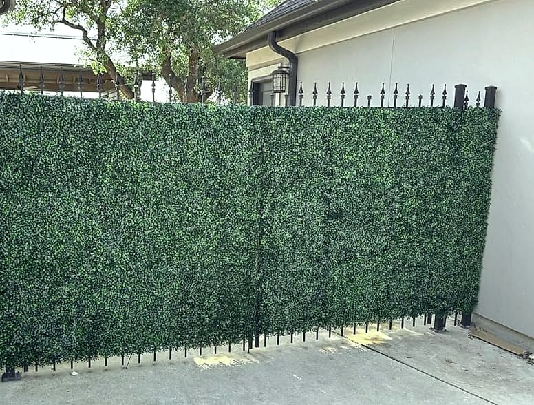 ODTORY Artificial Boxwood Panels 20x20 in, 12 Pack Green — close-up details