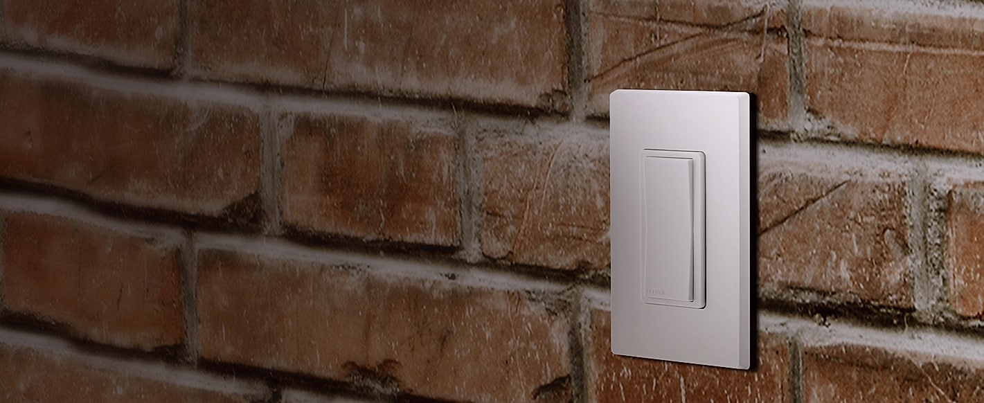 Leviton D215S-1RW Decora Smart Wi-Fi Switch, Matter — side view