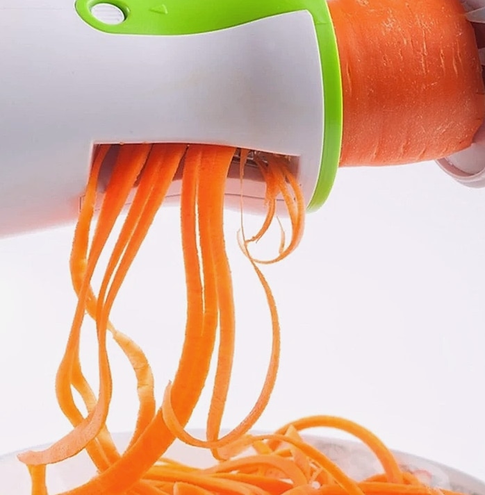 Heavy Duty Vegetable Spiralizer with Portable Blades — interior detail