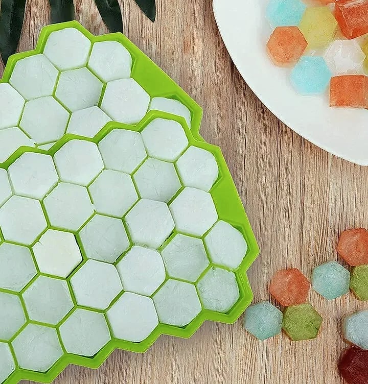 AHTOSKA Honeycomb 37-Grid Silicone Ice Cube Tray — side view