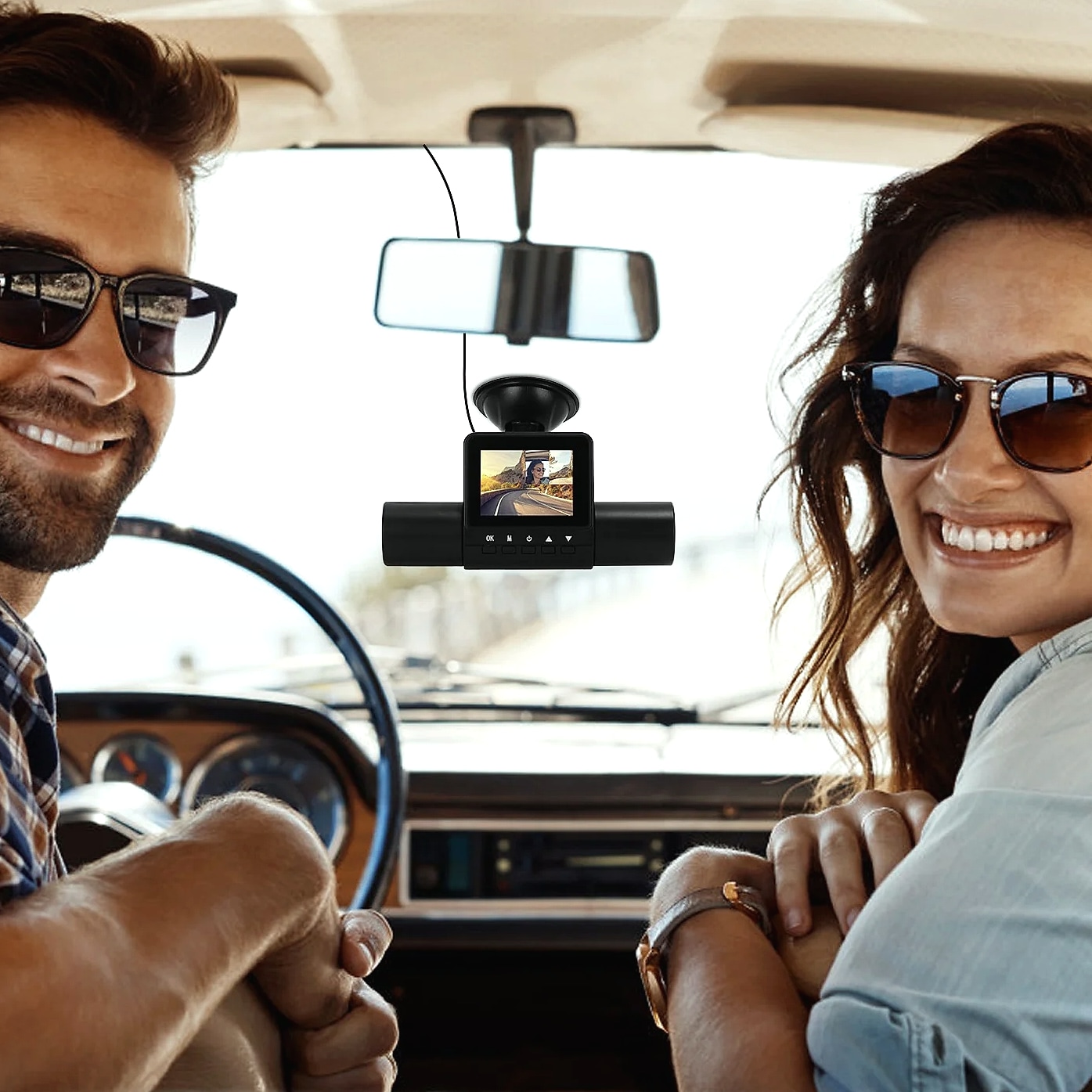 4 Channel 360° Dash Cam System 1080P Front 480P Interior — interior detail
