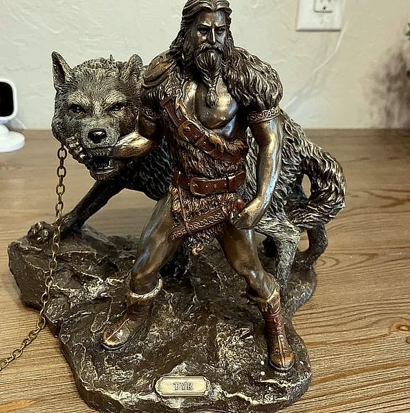 Nordic Mythology Tyr God Resin Statue 15cm Decorative Figure — package contents