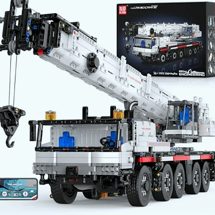 Mould King 17075 APP Programmable Construction Crane — package contents