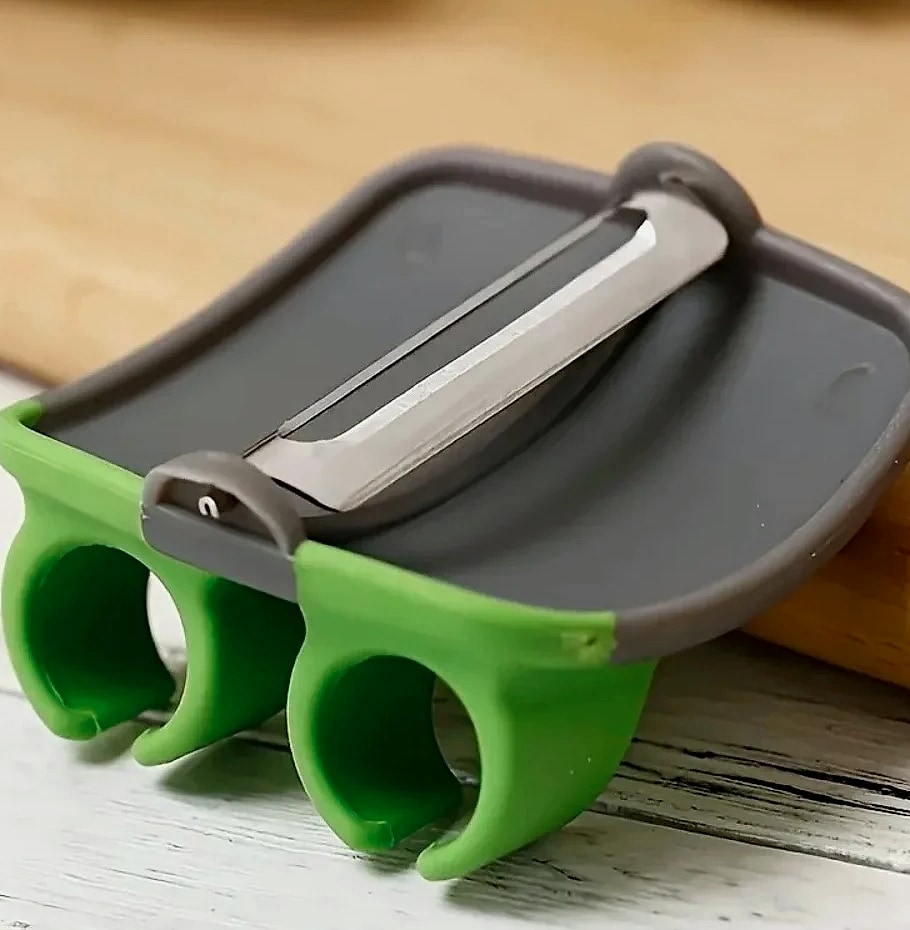 Black and Green Kitchen Peeler with Sharp Blade and Grip — close-up details