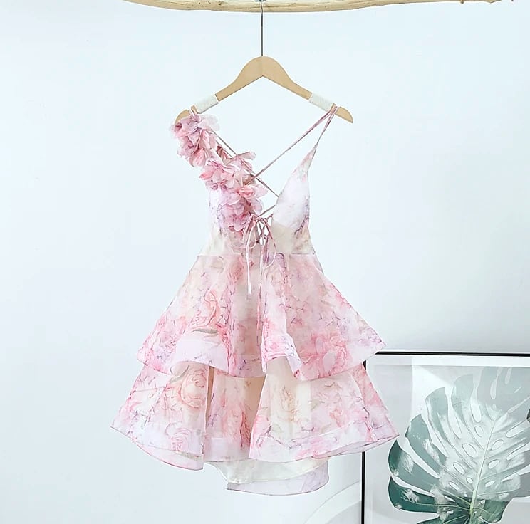 Chic Floral Printed Mini Dress Backless Sleeveless Hem — scale reference