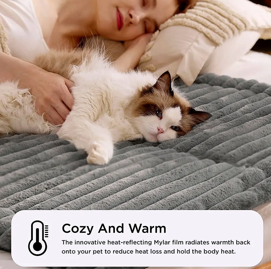 DOORSACCERY Self-Warming Pet Bed Mat for Cats and Dogs — close-up details