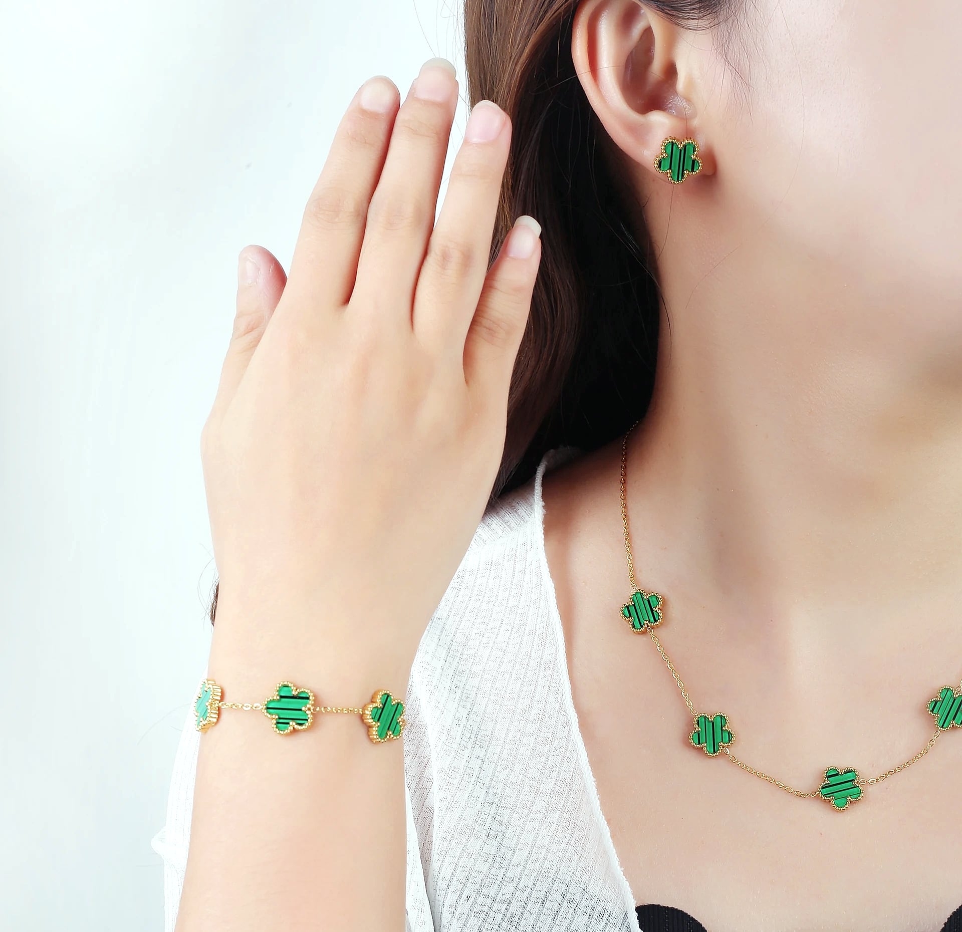 Stainless Steel Five Leaf Clover Flower Adjustable Bracelet — close-up details