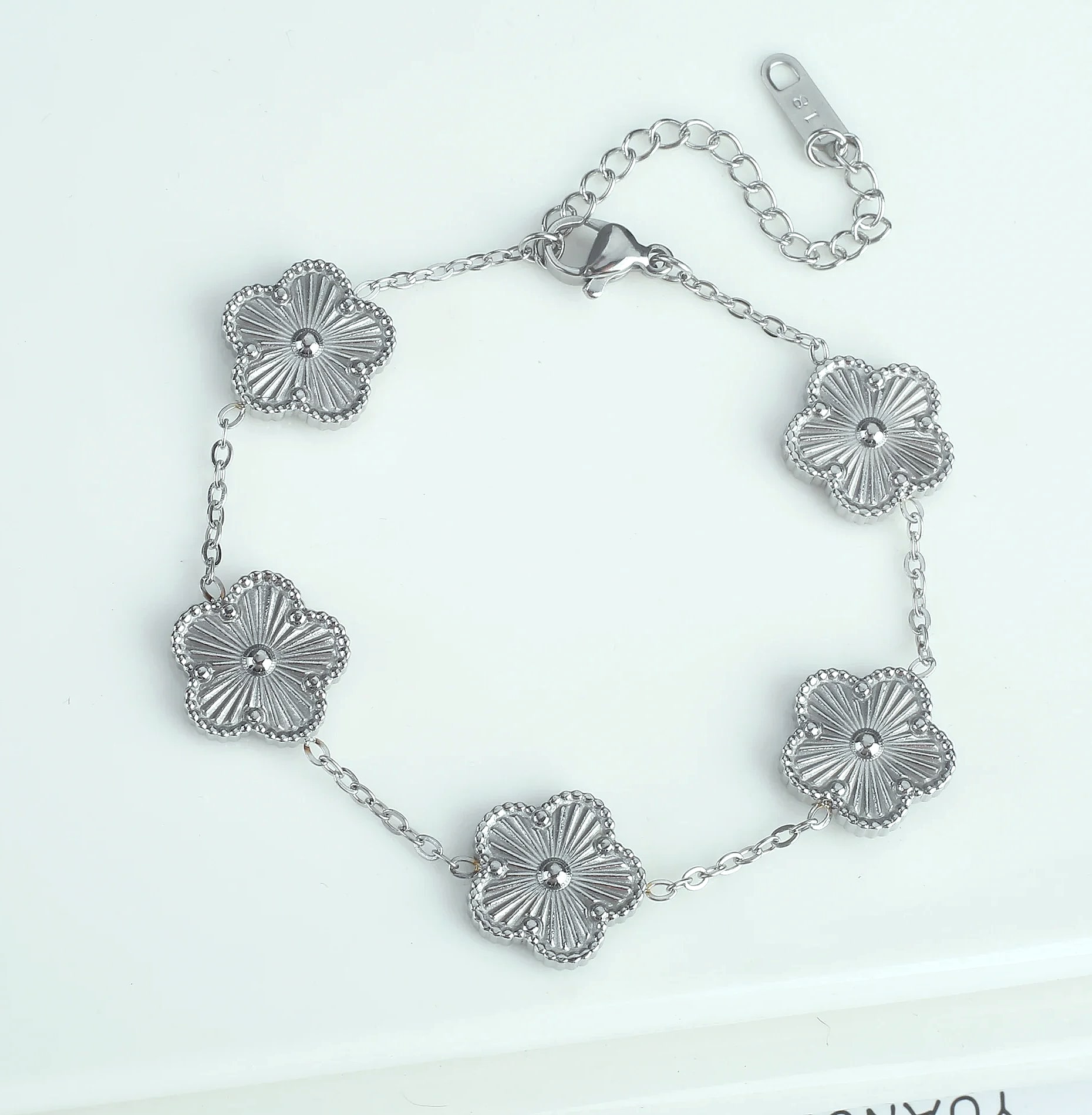 Stainless Steel Five Leaf Clover Flower Adjustable Bracelet — parts overview
