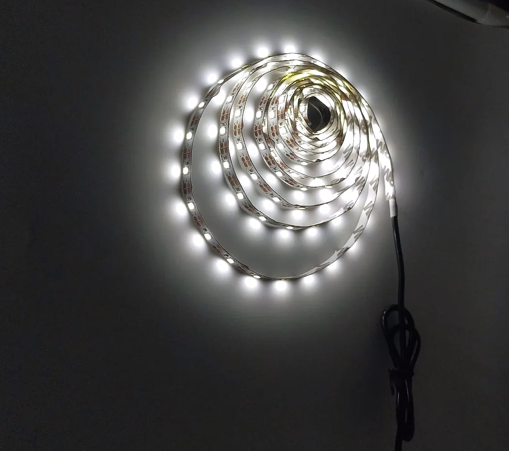 WIXOLighting 5M USB LED Strip Light 5V 3528 SMD — feature highlights