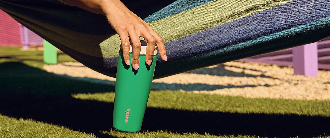 Owala SmoothSip Slider 12 oz Insulated Travel Coffee Mug — close-up details