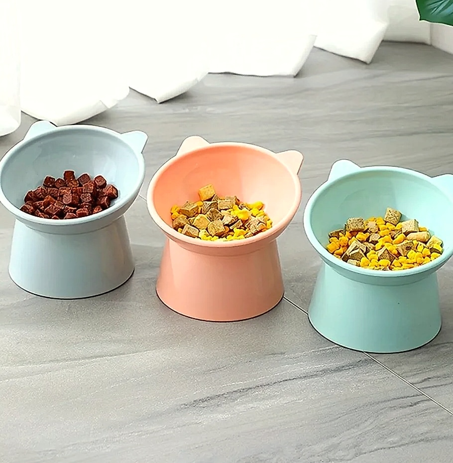 AEHOME Cat-Ear Elevated Pet Bowl Feeder for Cats — scale reference