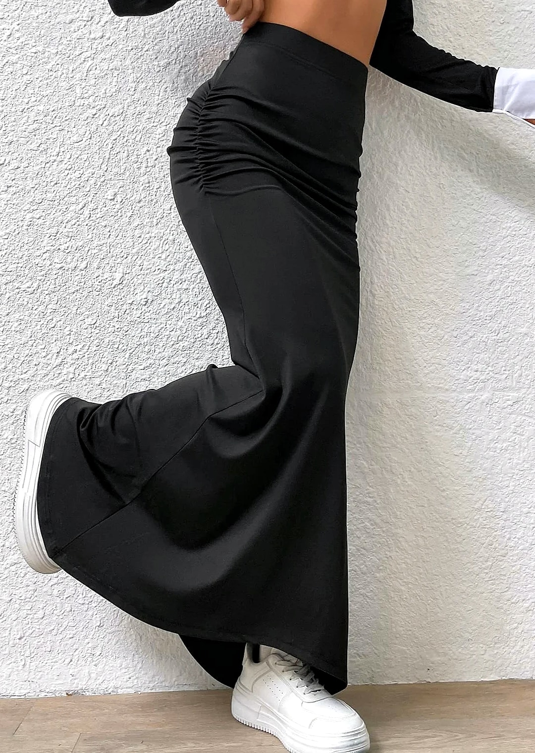 DOHTIH Women's Solid Fishtail Skirt High Waist — size comparison