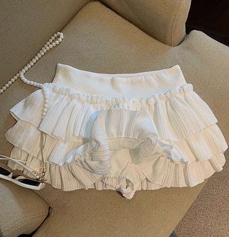 XPQBB Women's Mini Skirt Korean Fashion Ruched Ruffle — scale reference