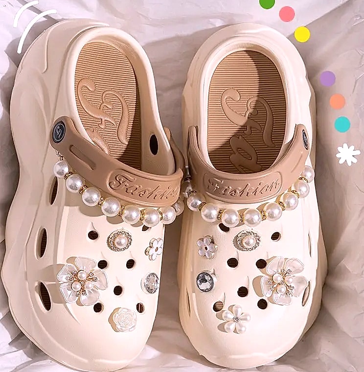 Pearl Chain Chunky Platform Sandals for Women — close-up details