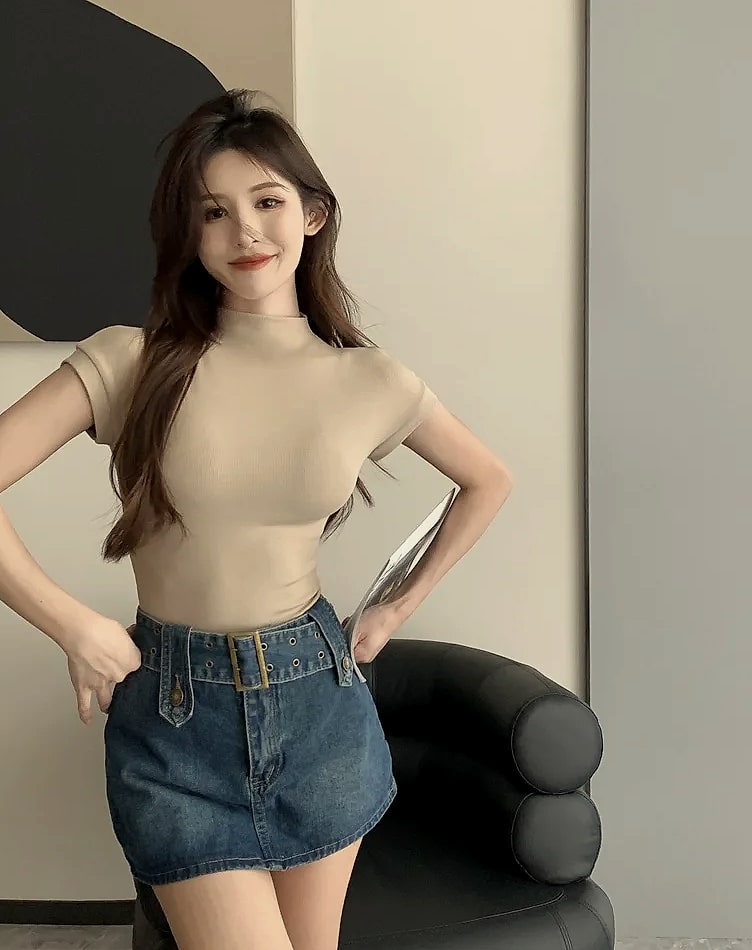 Basic Crop Top Short Sleeve Crewneck T-shirt for Women — side view