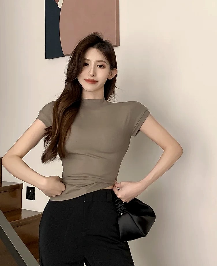 Basic Crop Top Short Sleeve Crewneck T-shirt for Women — scale reference