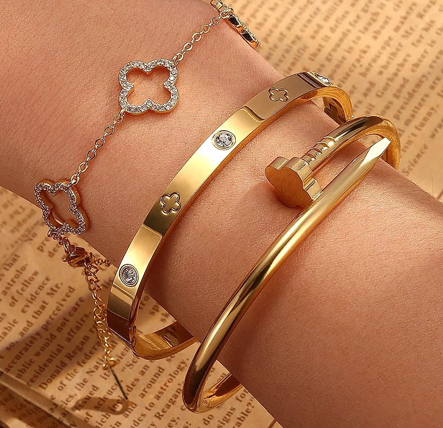 Gold Plated Four-Leaf Flower Stacked Bracelet with Zircon — close-up details