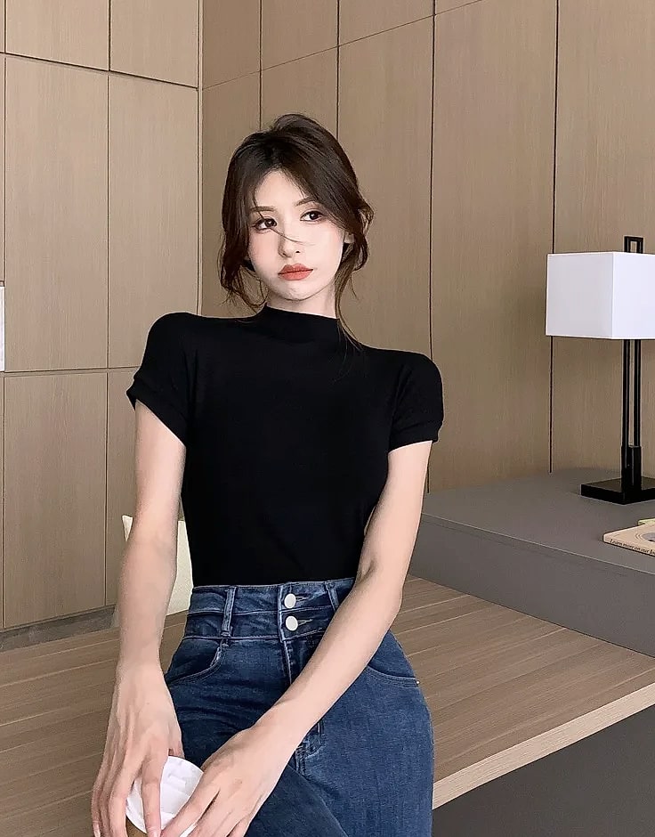 Basic Crop Top Short Sleeve Crewneck T-shirt for Women — size comparison