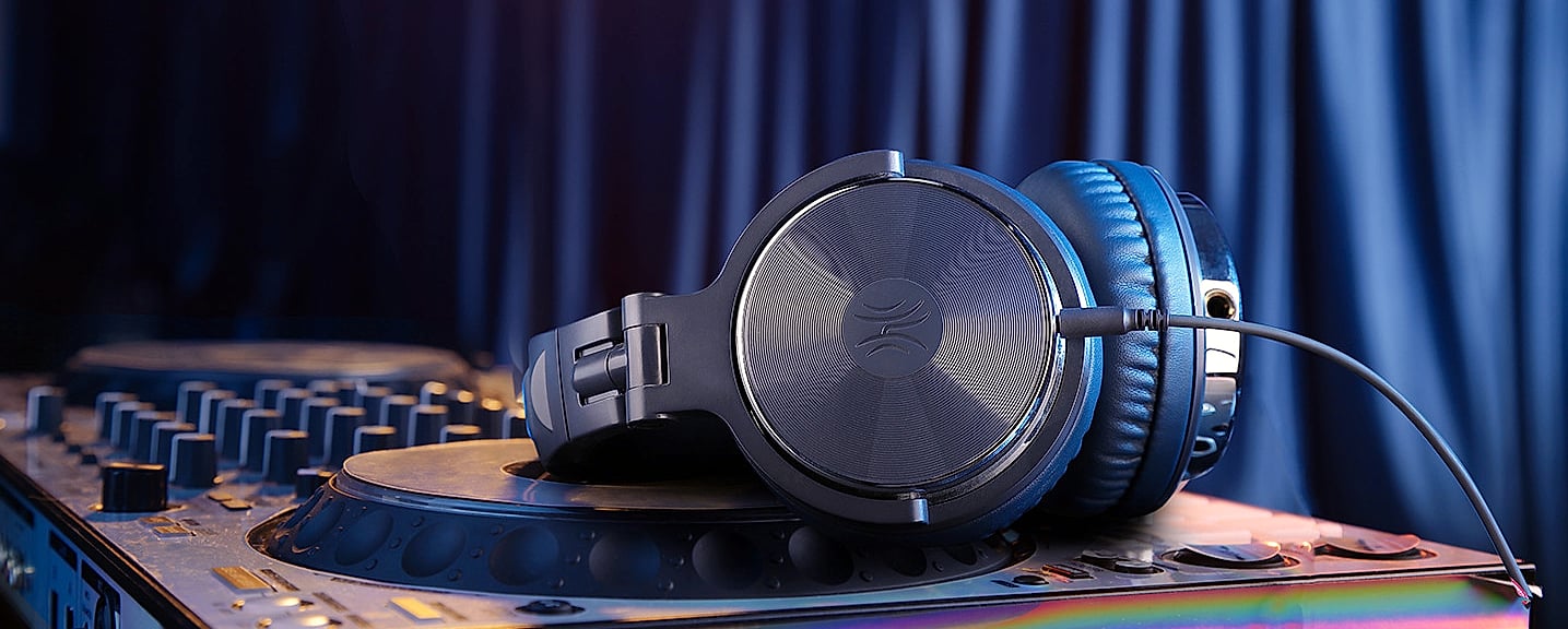 OneOdio Pro-10 Studio Monitor Headphones with 50mm Drivers — package contents