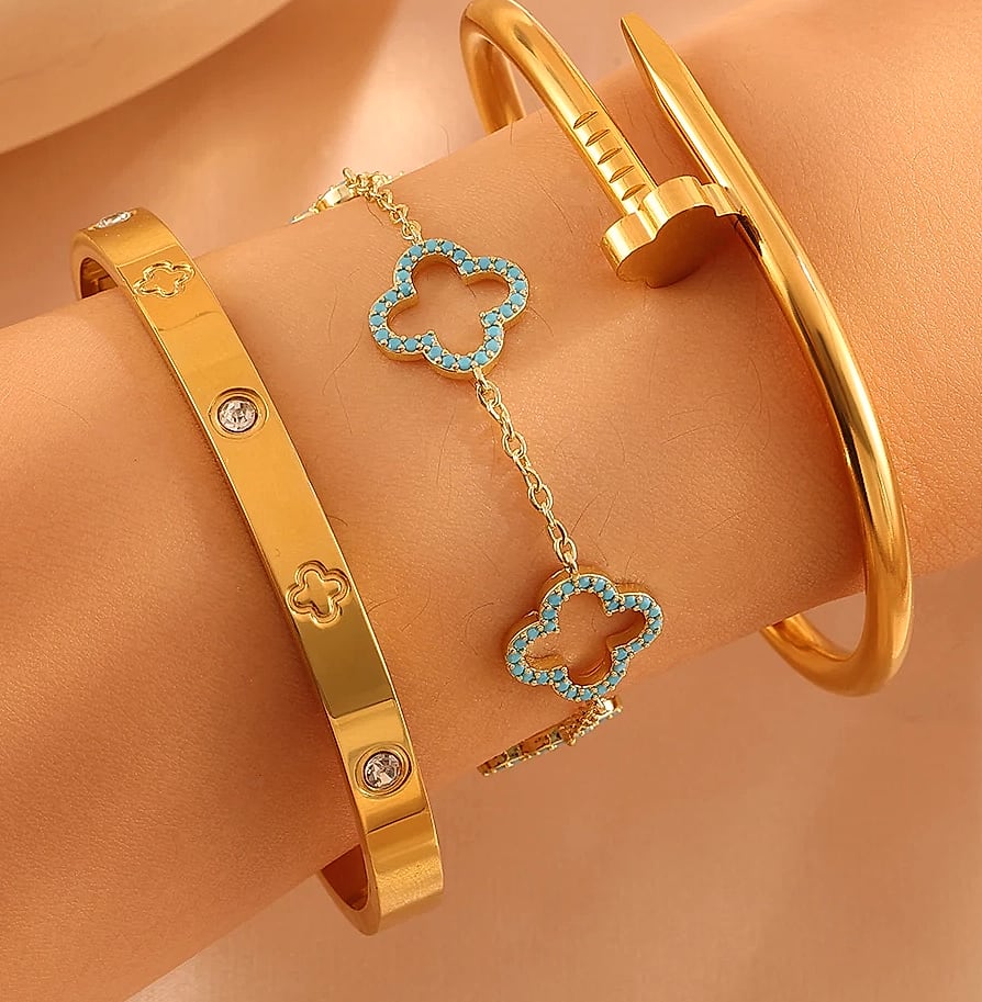 Gold Plated Four-Leaf Flower Stacked Bracelet with Zircon — feature highlights