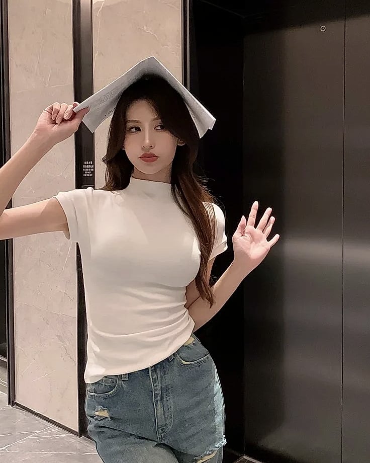Basic Crop Top Short Sleeve Crewneck T-shirt for Women — build progress