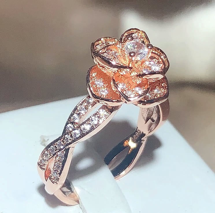 925 Sterling Silver Three-Dimensional Rose Ring with White — close-up details