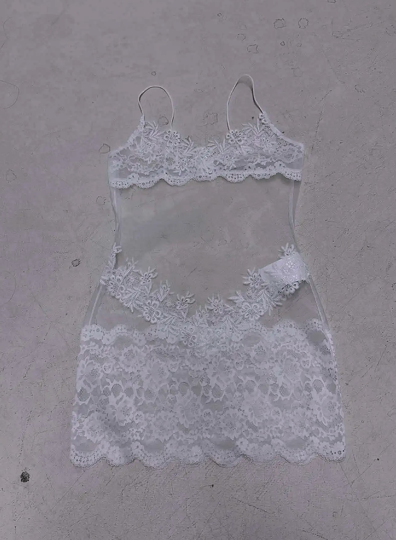 Grosfairy Lace Mini Dress with Spaghetti Straps and Flower — feature highlights