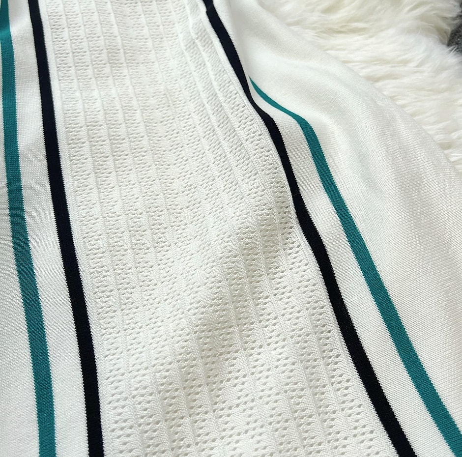 YUOOMUOO Knitted Mini Dress with Ruffle Hips — size comparison