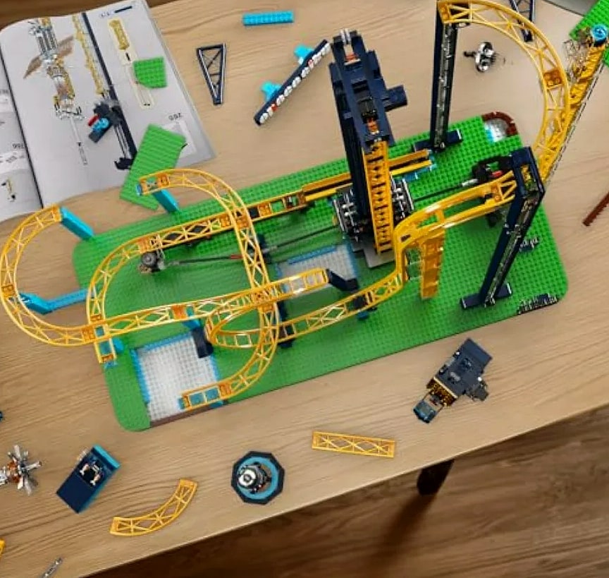 Mould King 11031 Space Elevator Loop Coaster building set — close-up details