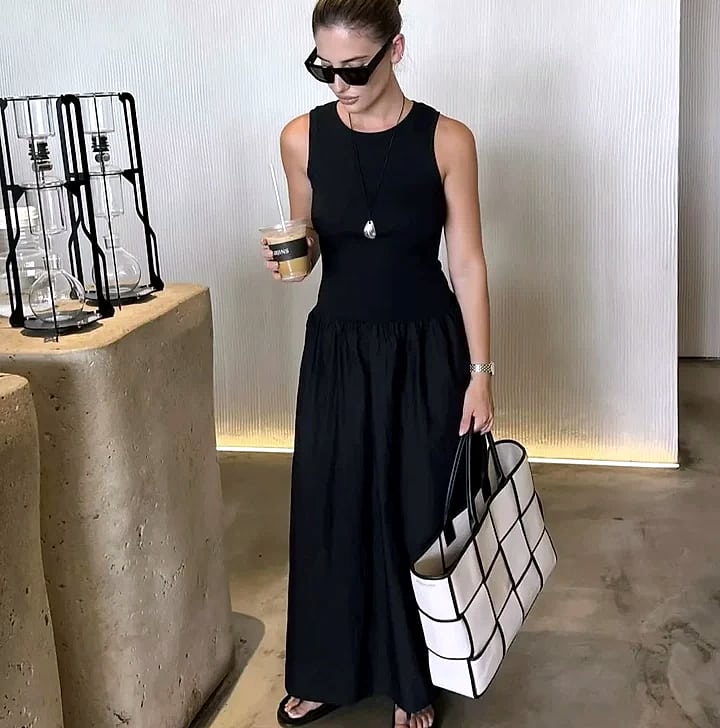 HXAO Women's Sleeveless Long Dress Black Khaki — scale reference