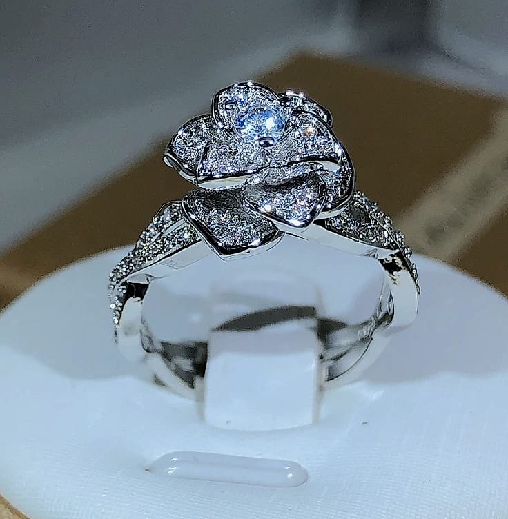 925 Sterling Silver Three-Dimensional Rose Ring with White — size comparison