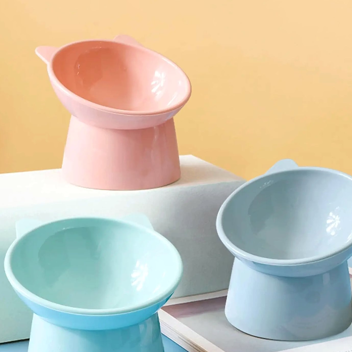 Tilted Cat Bowl Anti-Vomit Shallow Design Whisker Friendly — close-up details