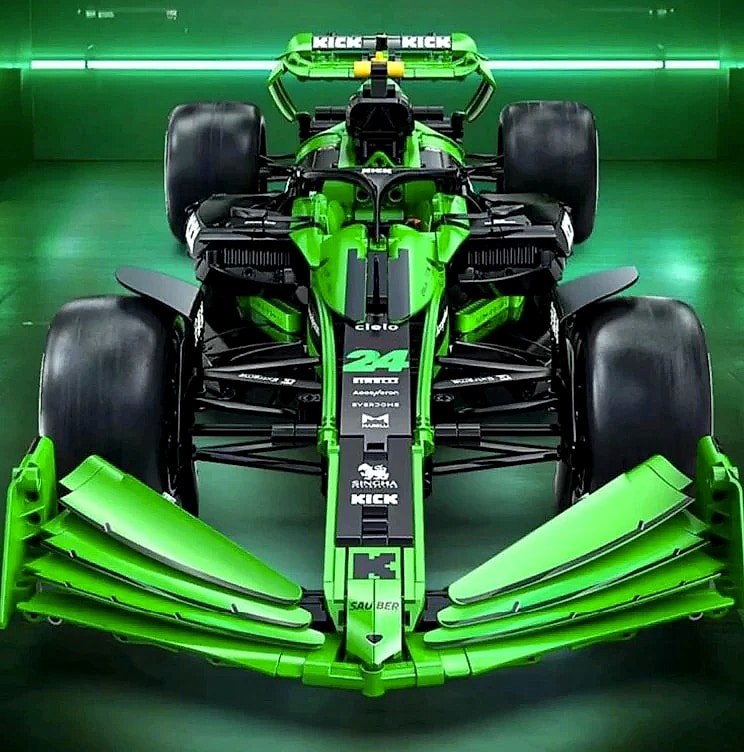Technical KICK SAUBER F1 C44 Sports Model Car Set,1:8 — feature highlights