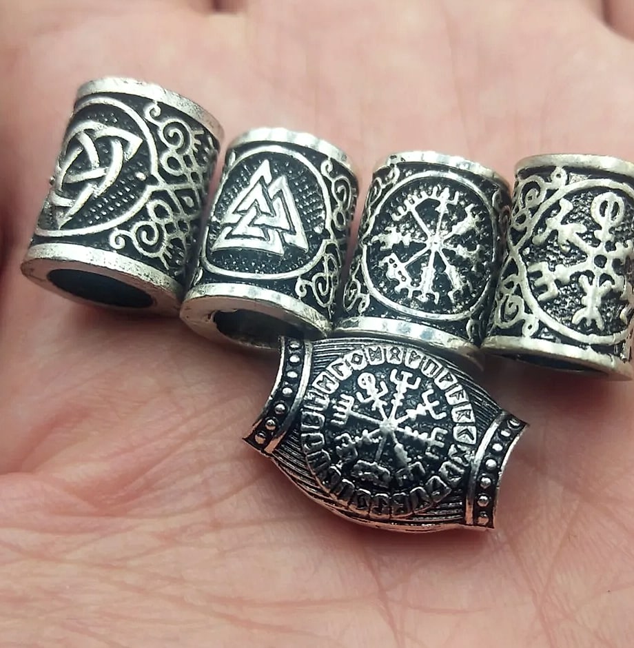 Nostalgia Viking Rune Bear Paw Beard Bead Charm Pendant — interior detail