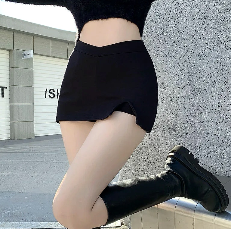 MEXZT Black Mini Skirt with High Waist Split Design — scale reference