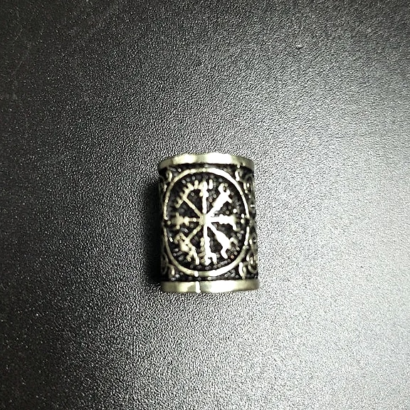 Nostalgia Viking Rune Bear Paw Beard Bead Charm Pendant — close-up details