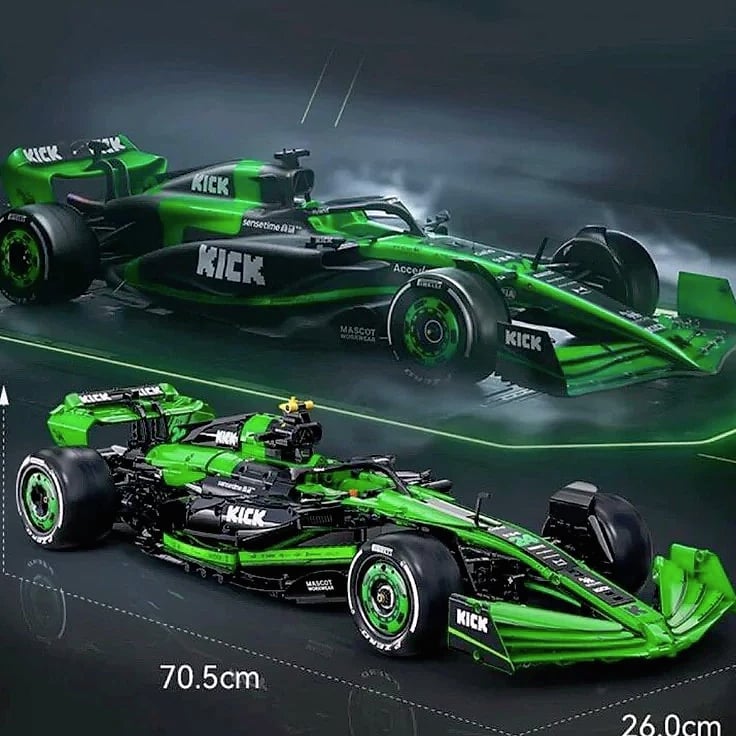 Technical KICK SAUBER F1 C44 Sports Model Car Set,1:8 — side view