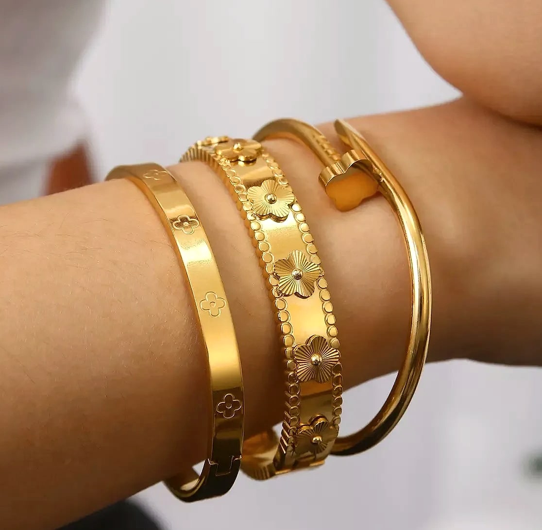 18K Gold Plated Stainless Steel Nail Bracelet Set — scale reference