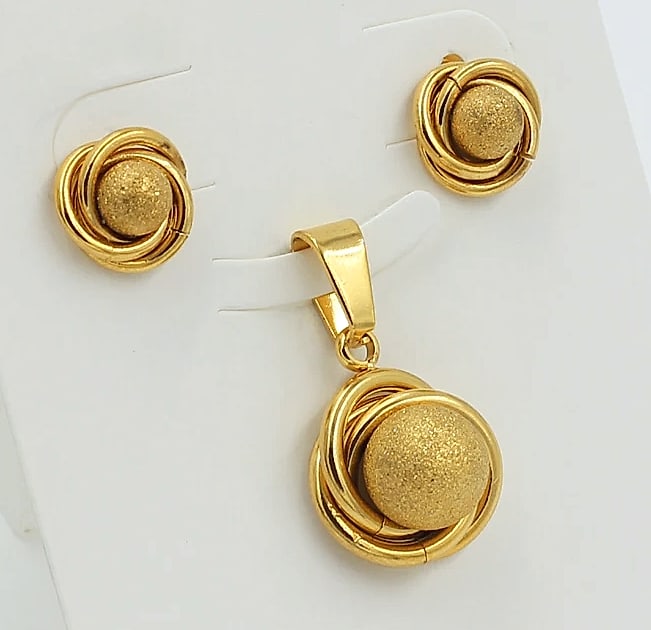 LUXUSTEEL Stainless Steel Round Ball Pendant Necklace Set — feature highlights